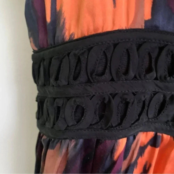 Very original and feminine Guess Silk cocktail dress by Marciano - Picture 4 of 7